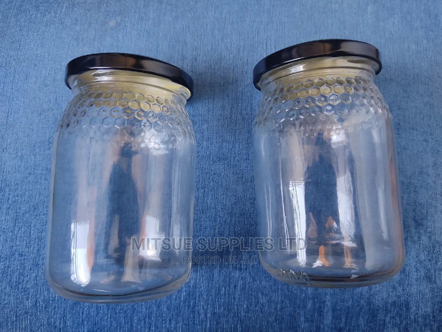 A Set of 6 Spice Jars- 380ml With Airtight Black Lids