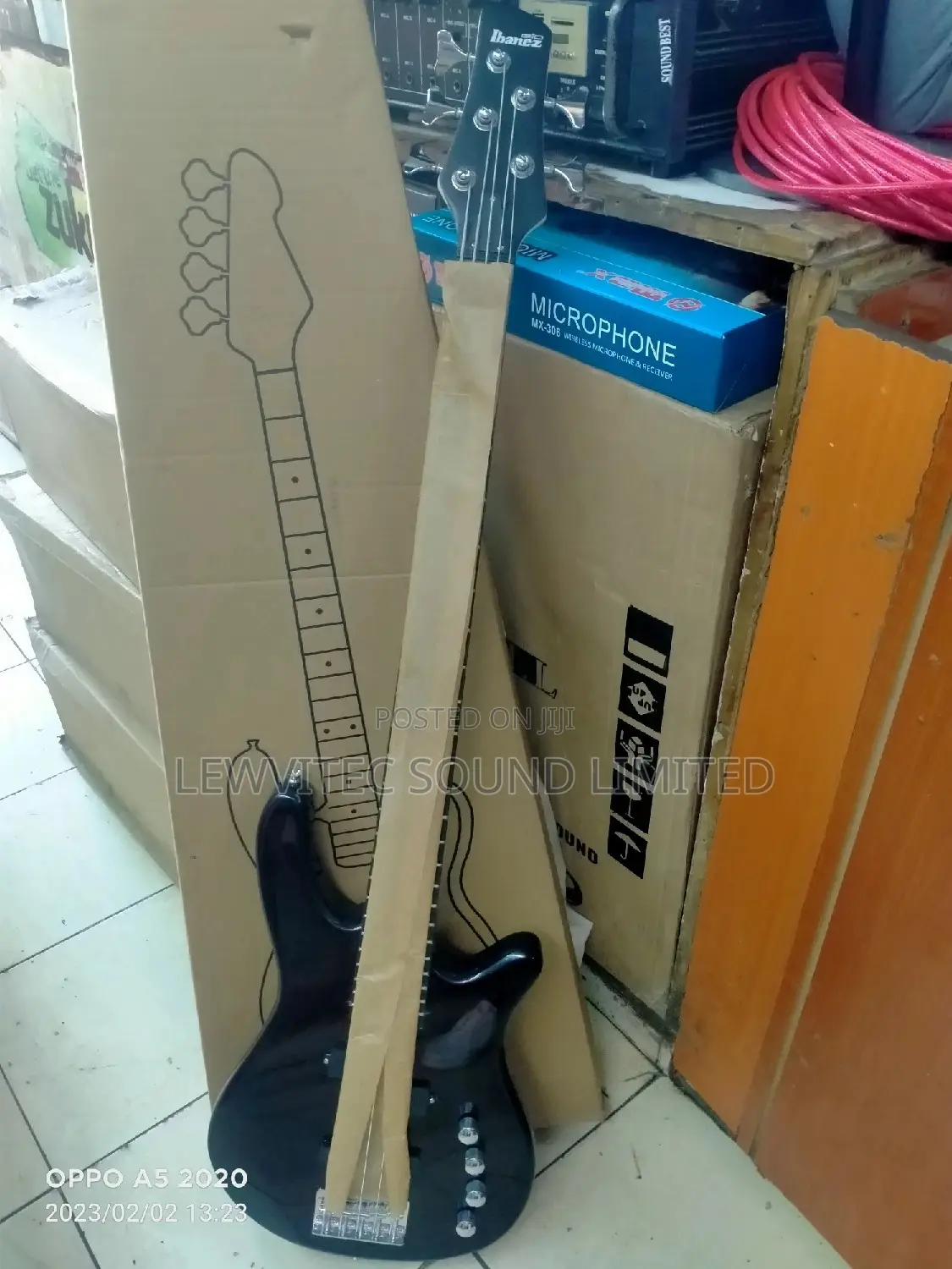 Ibanezz 5, Guitar