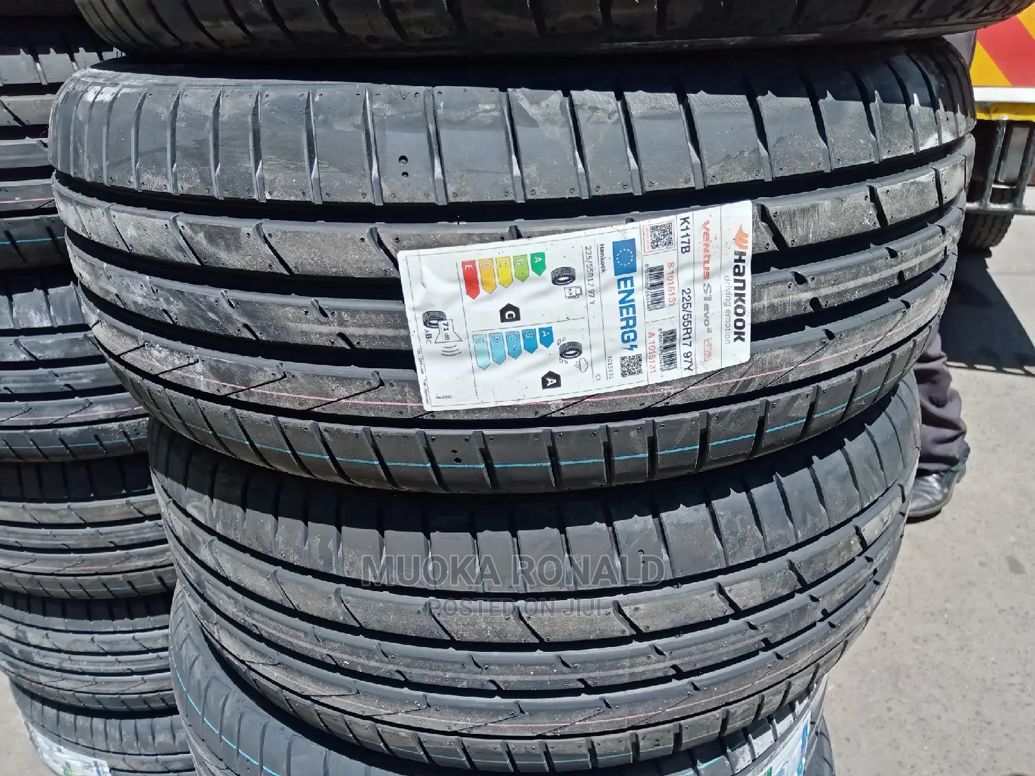225/55r17 Hankook Tyre