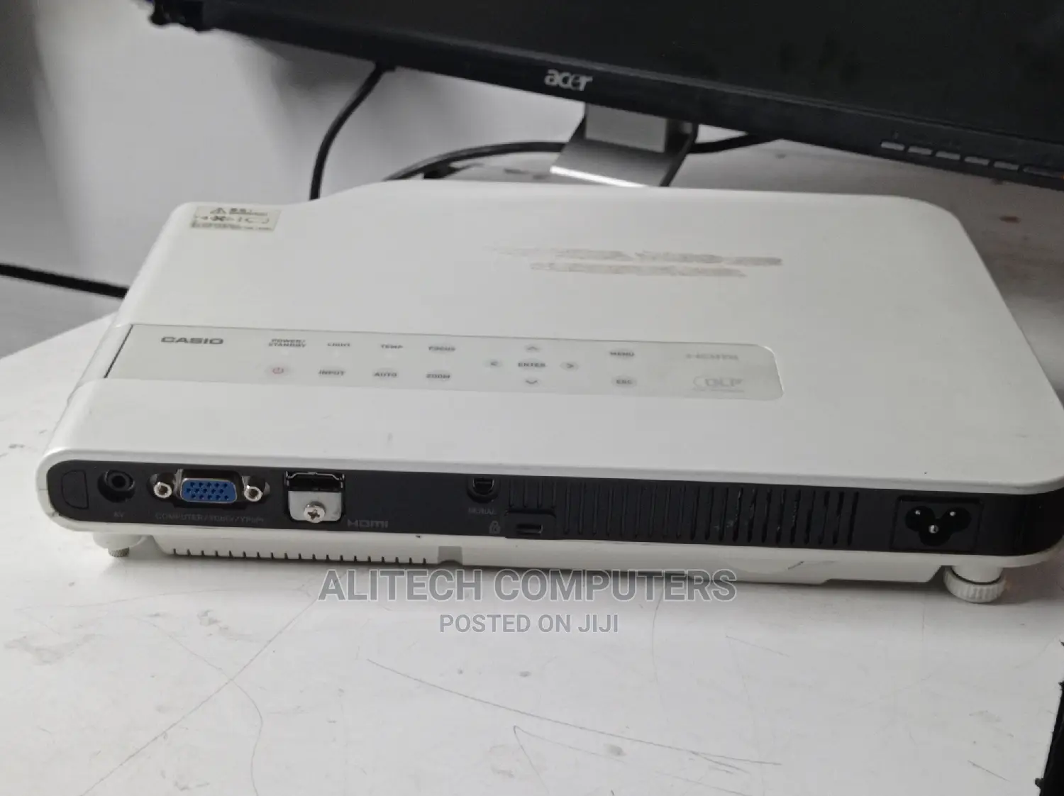 Utrla Slim Casio Projector