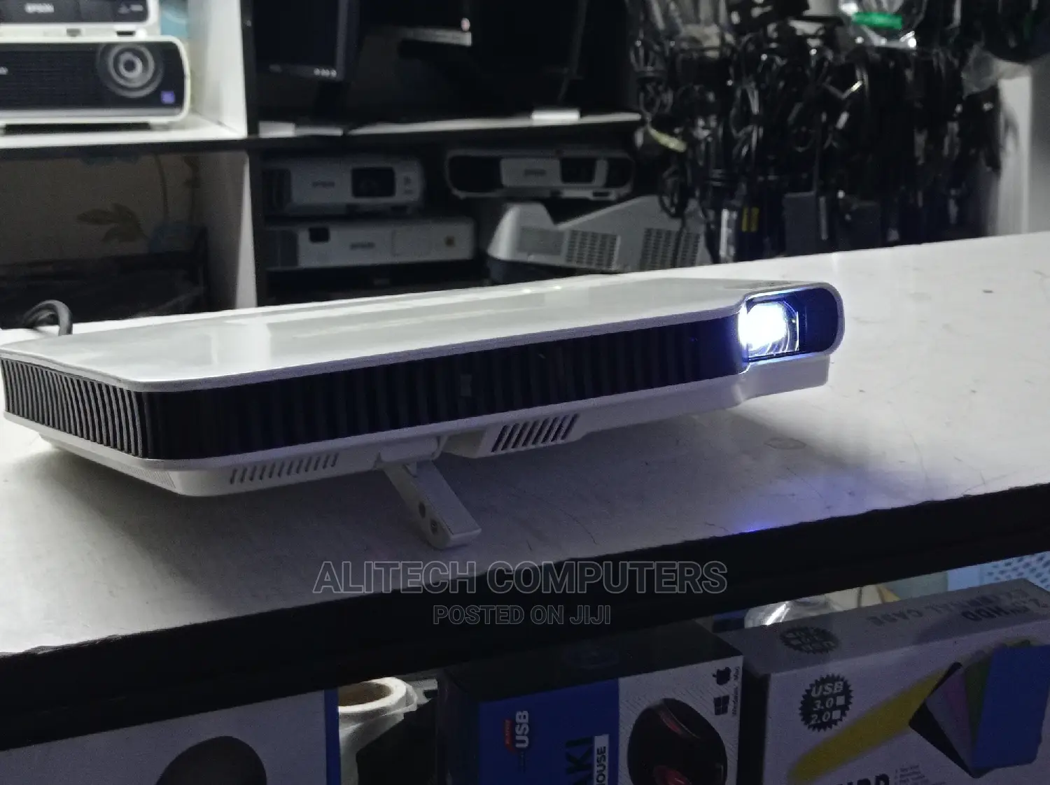 Utrla Slim Casio Projector