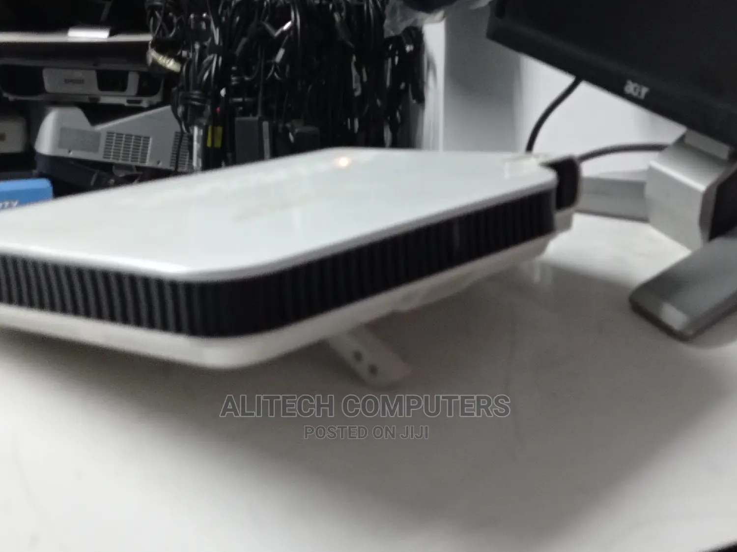 Utrla Slim Casio Projector