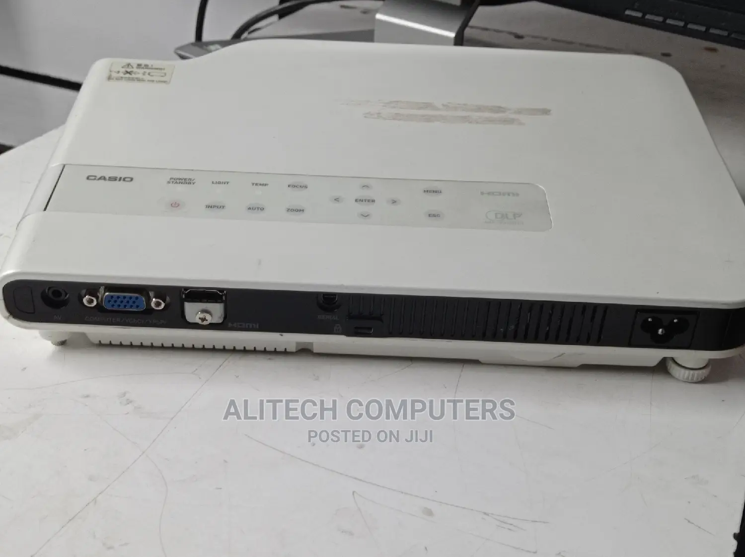 Utrla Slim Casio Projector