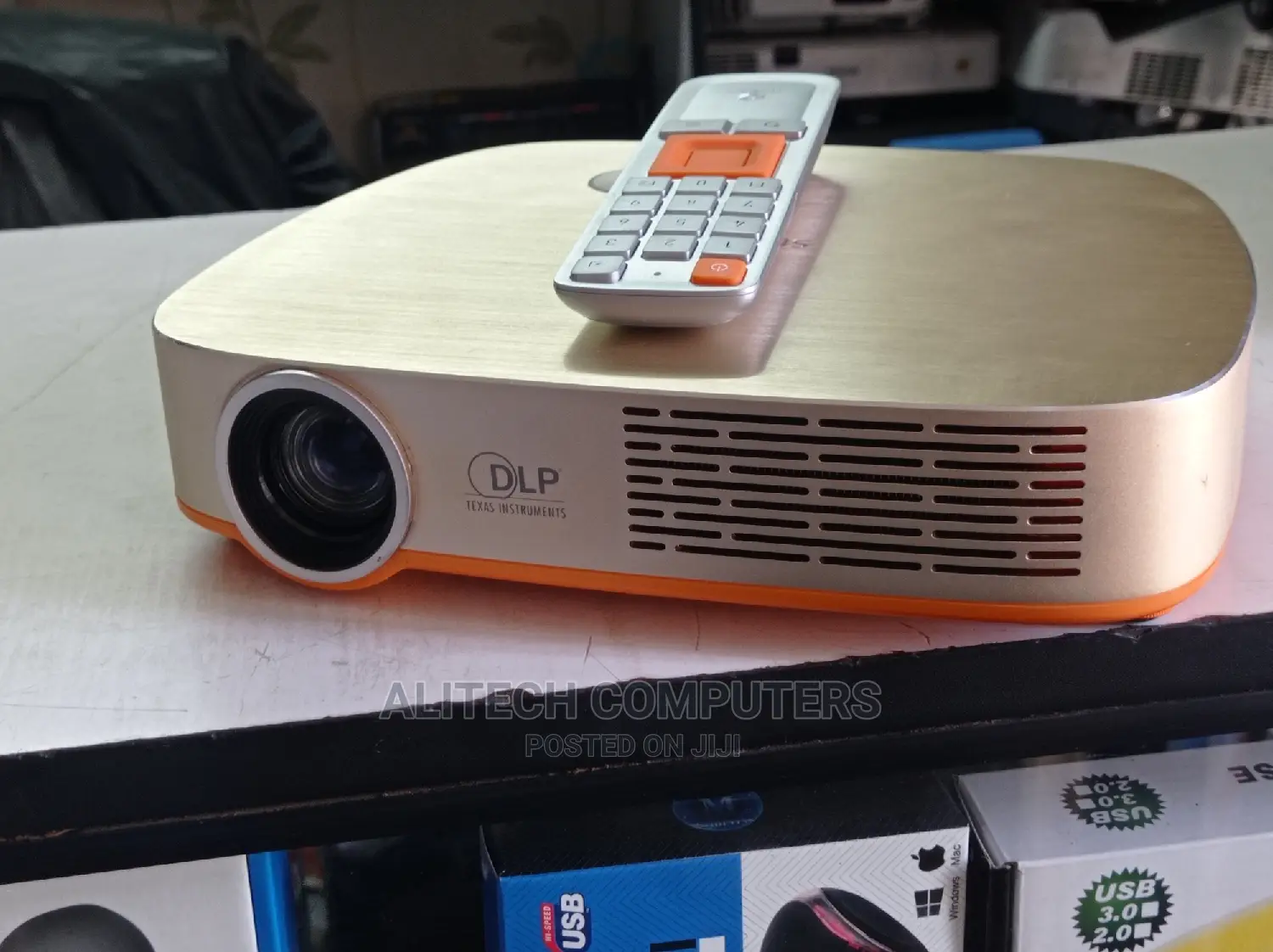 Utrla Slim Projector
