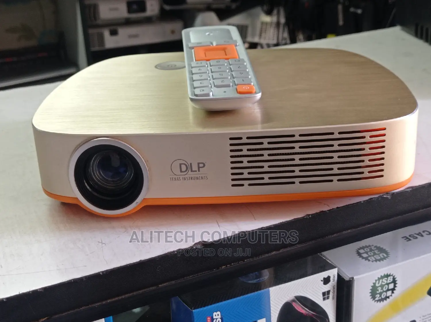 Utrla Slim Projector