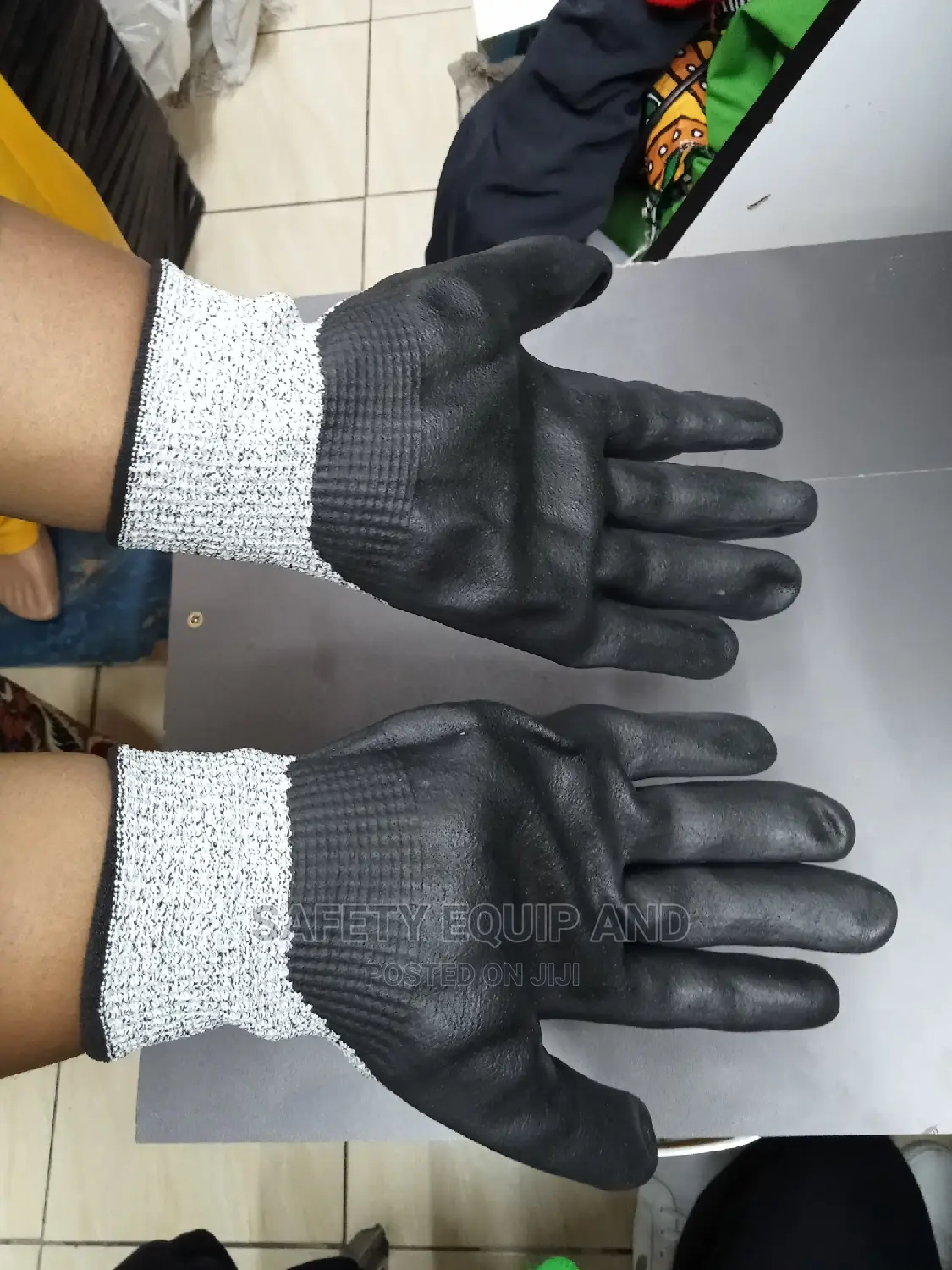 Black Cut-Resistant Gloves
