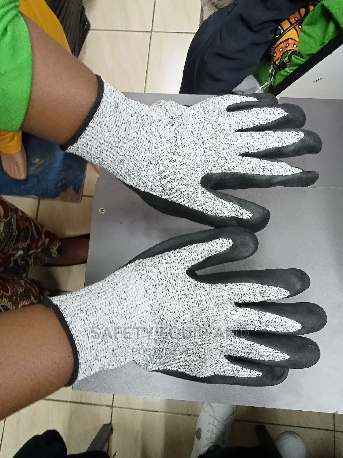 Black Cut-Resistant Gloves
