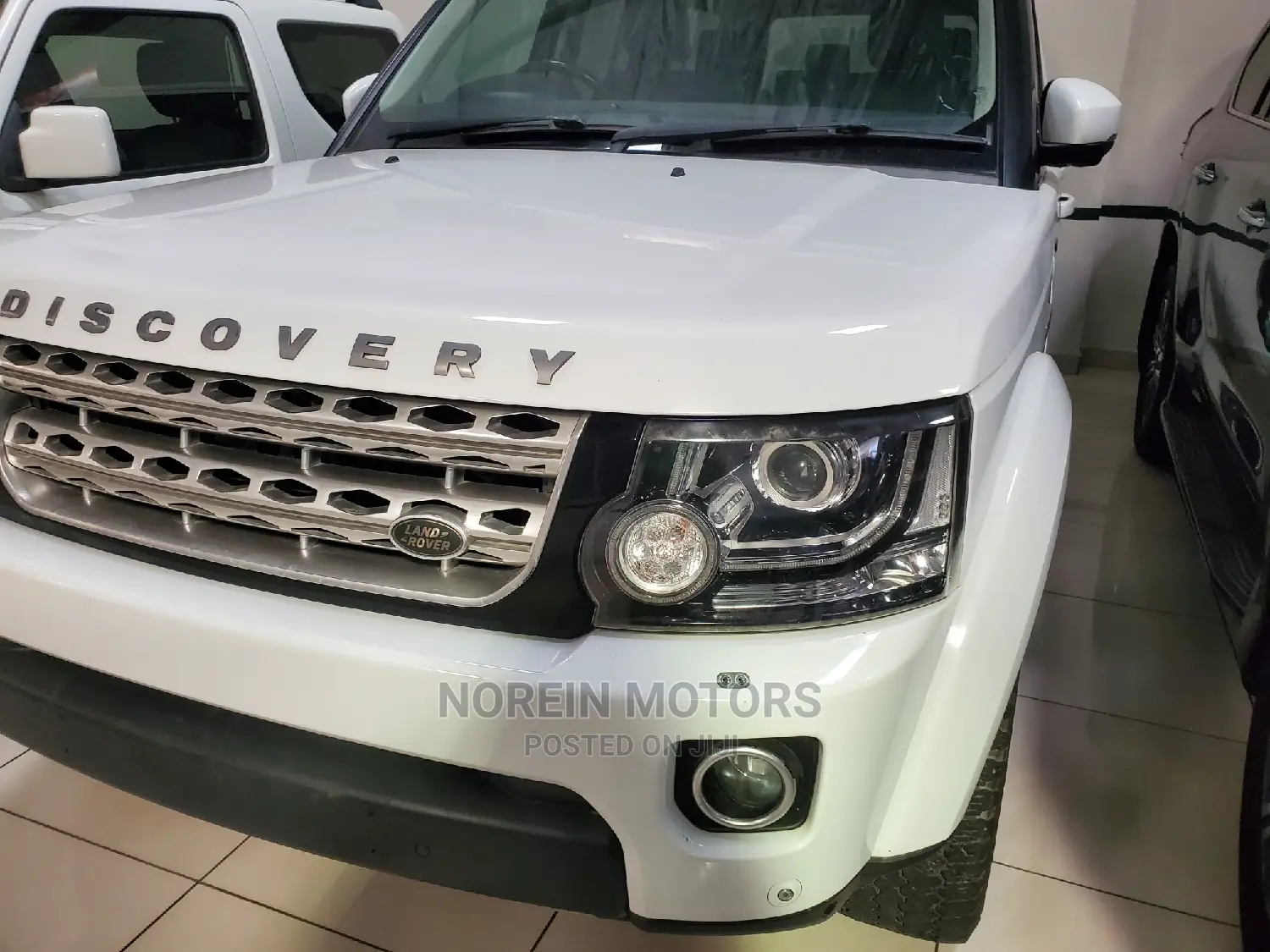 Land Rover Discovery 2016 White