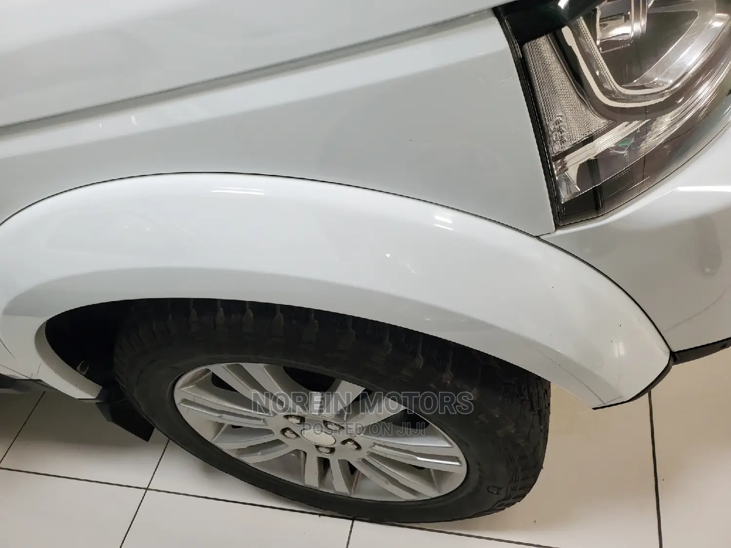 Land Rover Discovery 2016 White