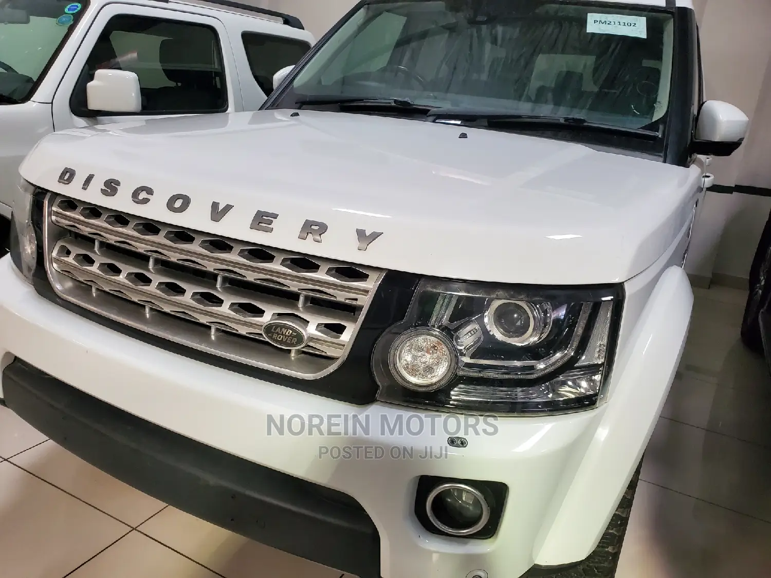 Land Rover Discovery 2016 White