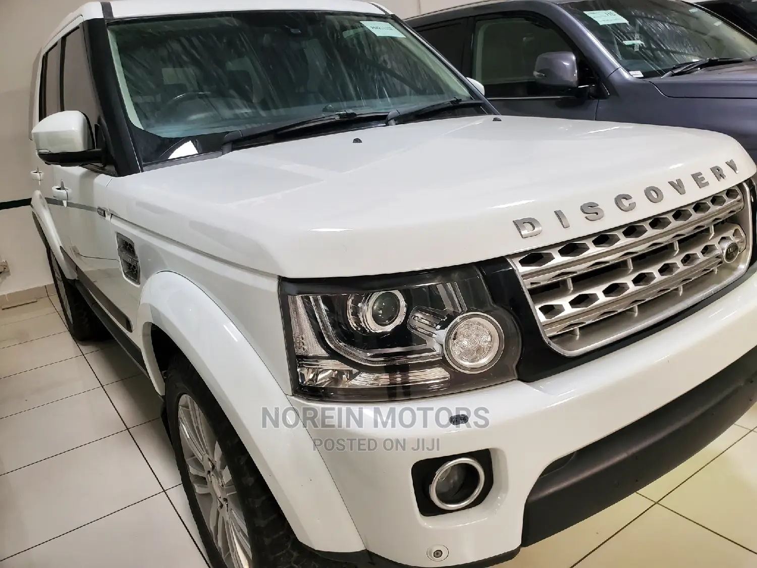 Land Rover Discovery 2016 White