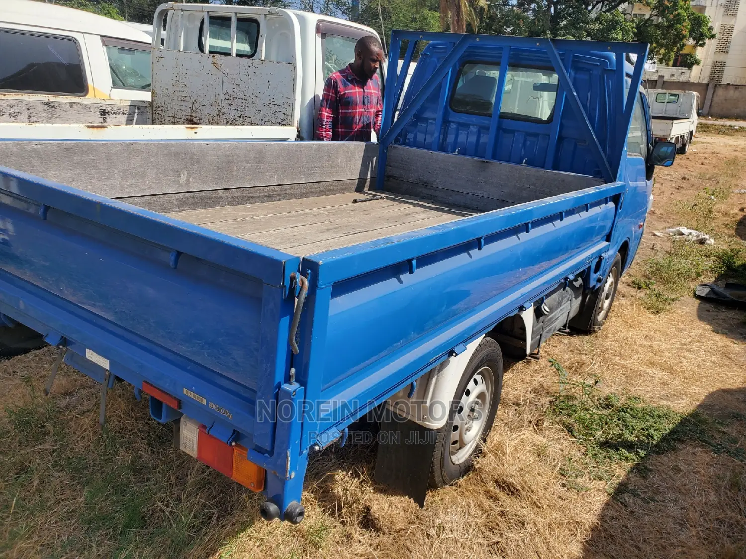 Mazda Bongo 2015 Blue