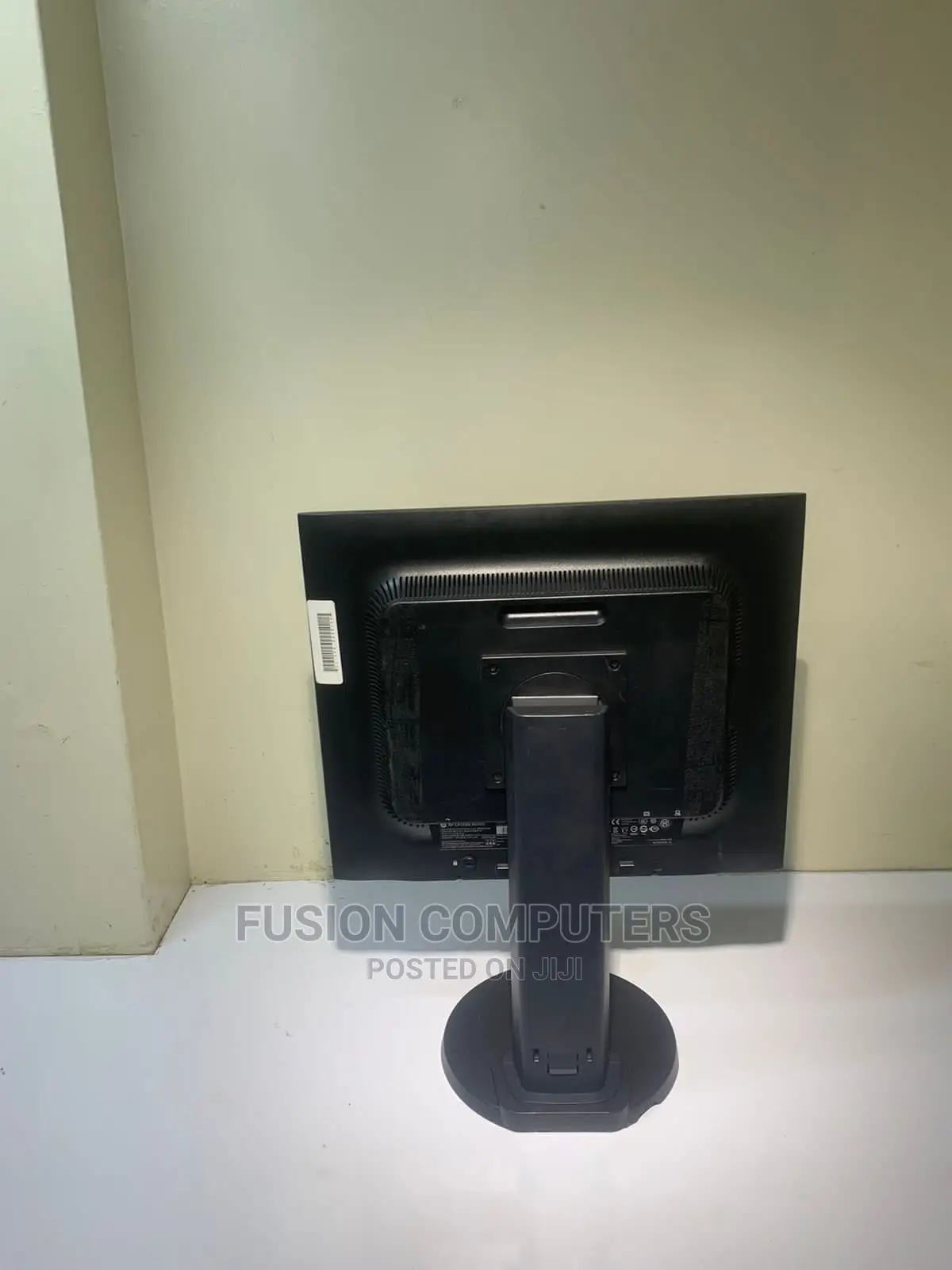 HP 19 Inch Square Slim LED With Base