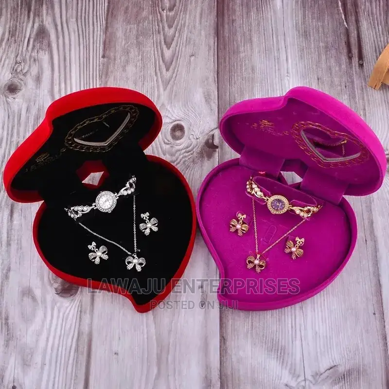 Luxurious Ladies Women Watch Jewelery Set