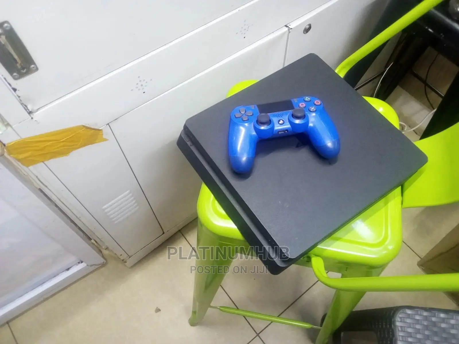 Black Playstation 4 Slim