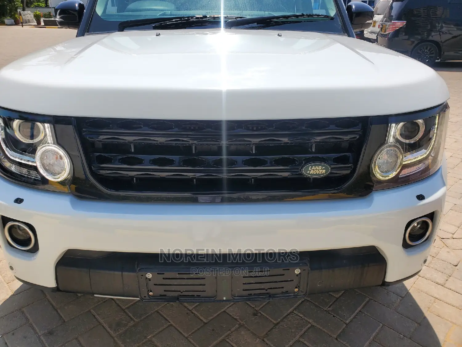 Land Rover Discovery 2015 White