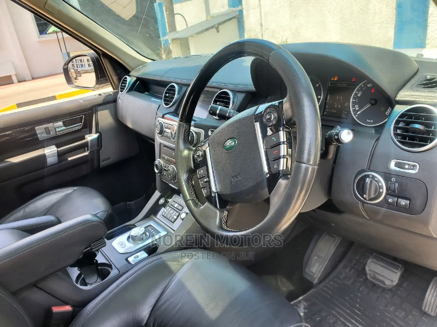 Land Rover Discovery 2015 White