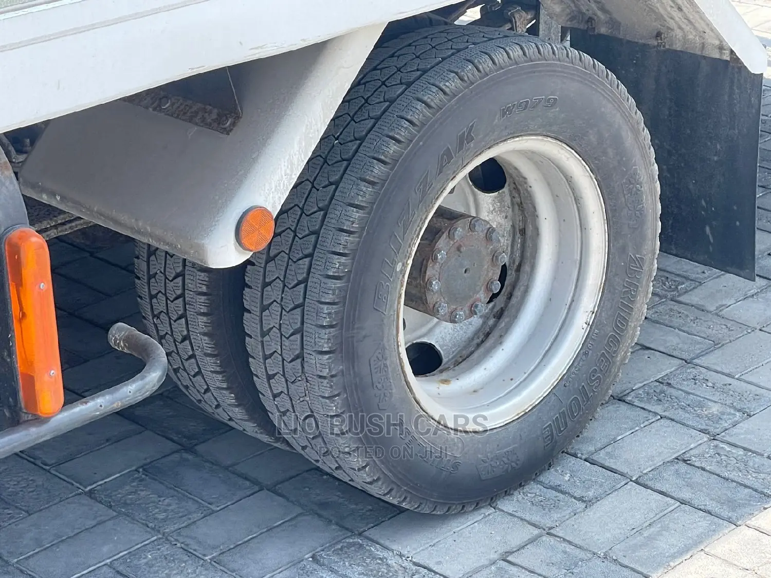 Hino Dutro 2014 White