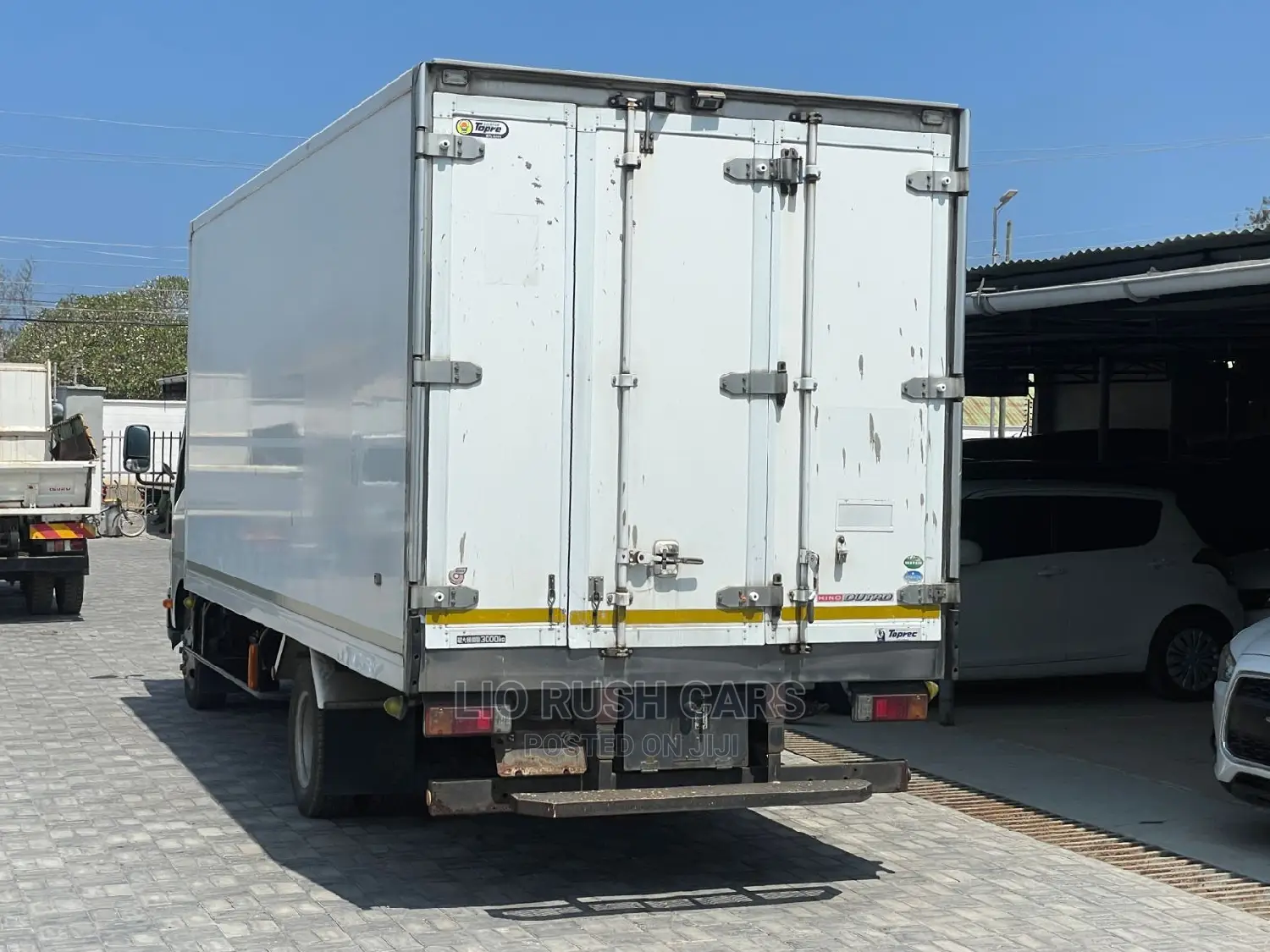 Hino Dutro 2014 White