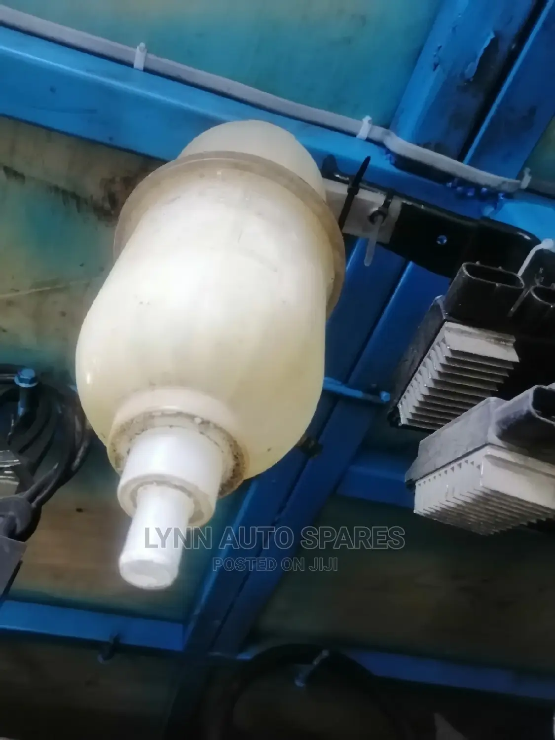 Toyota Hilux Vigo Radiator Bottle Jar