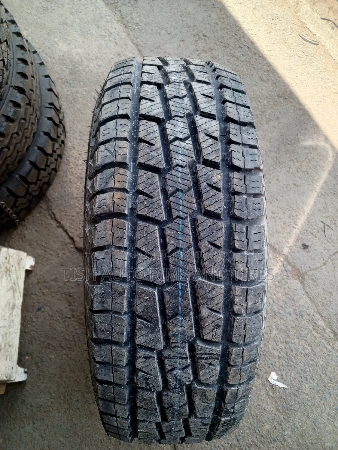 265/65r17 Vantage Tire