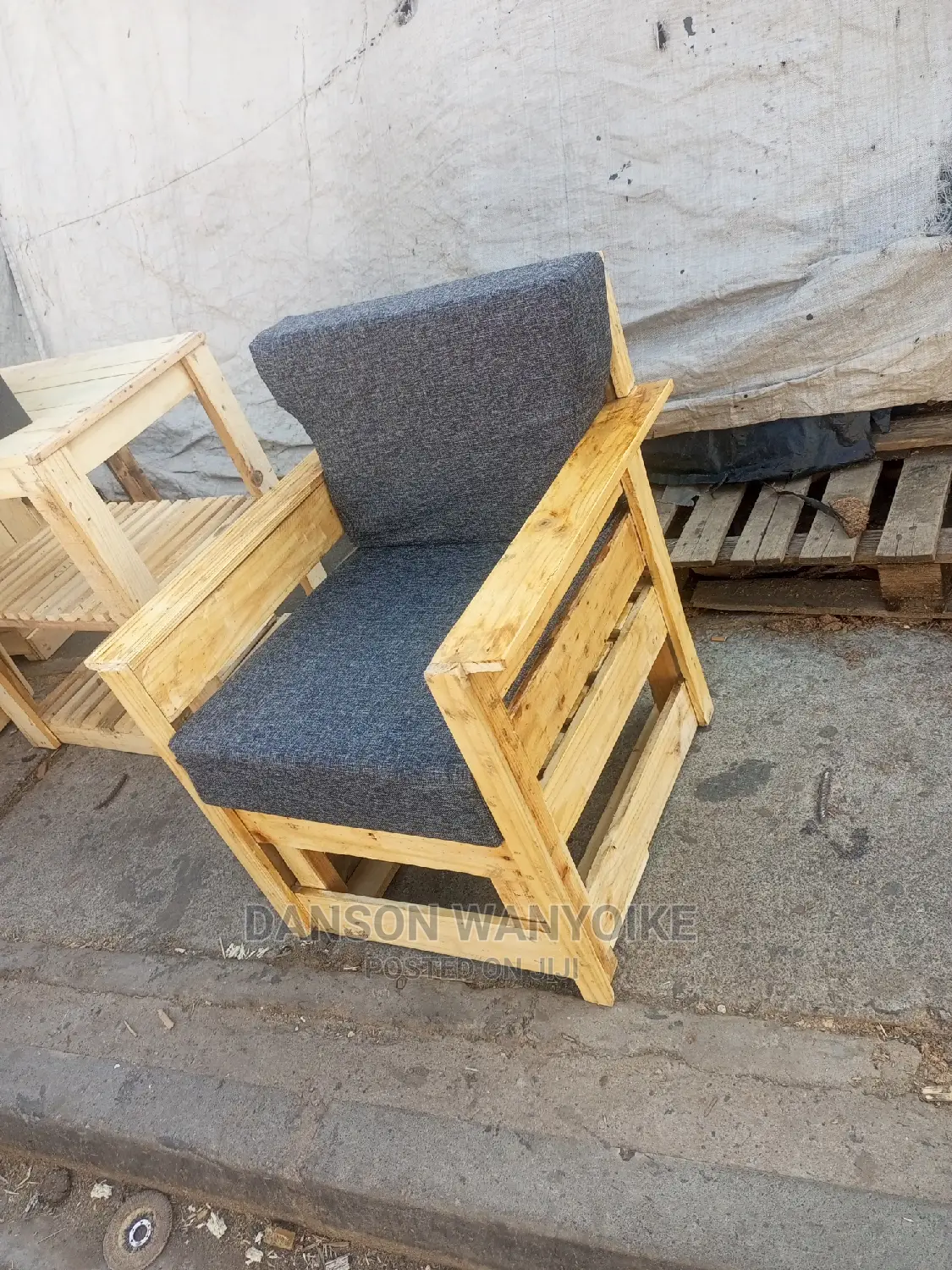 Pallet Single Sofa on Sale