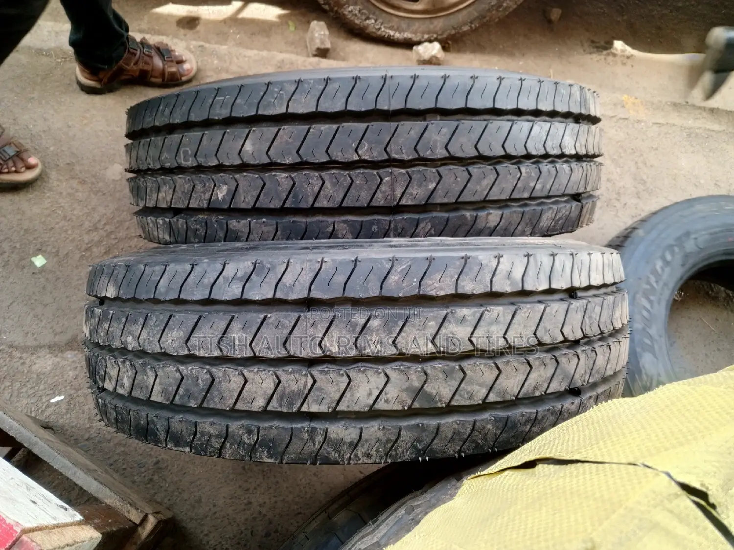 235/75r17.5 Dunlop Made in Japan