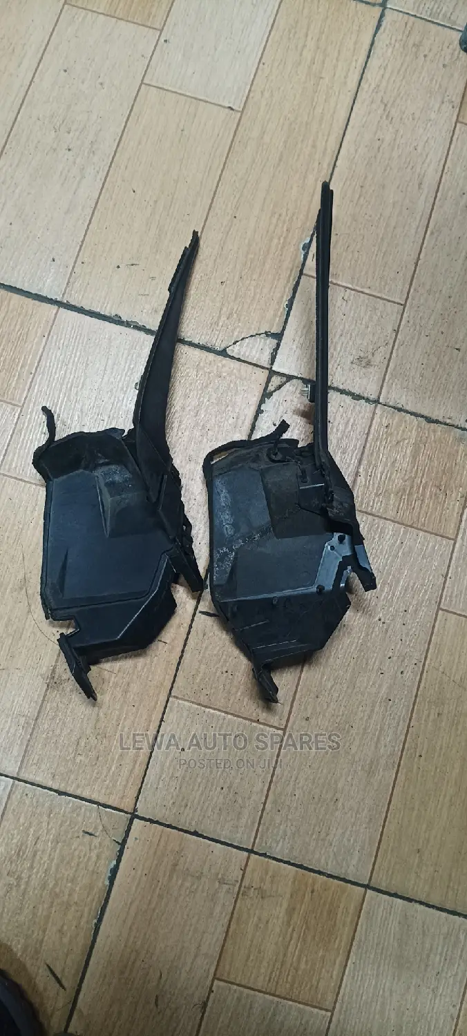 Windscreen Finishers Toyota Spade