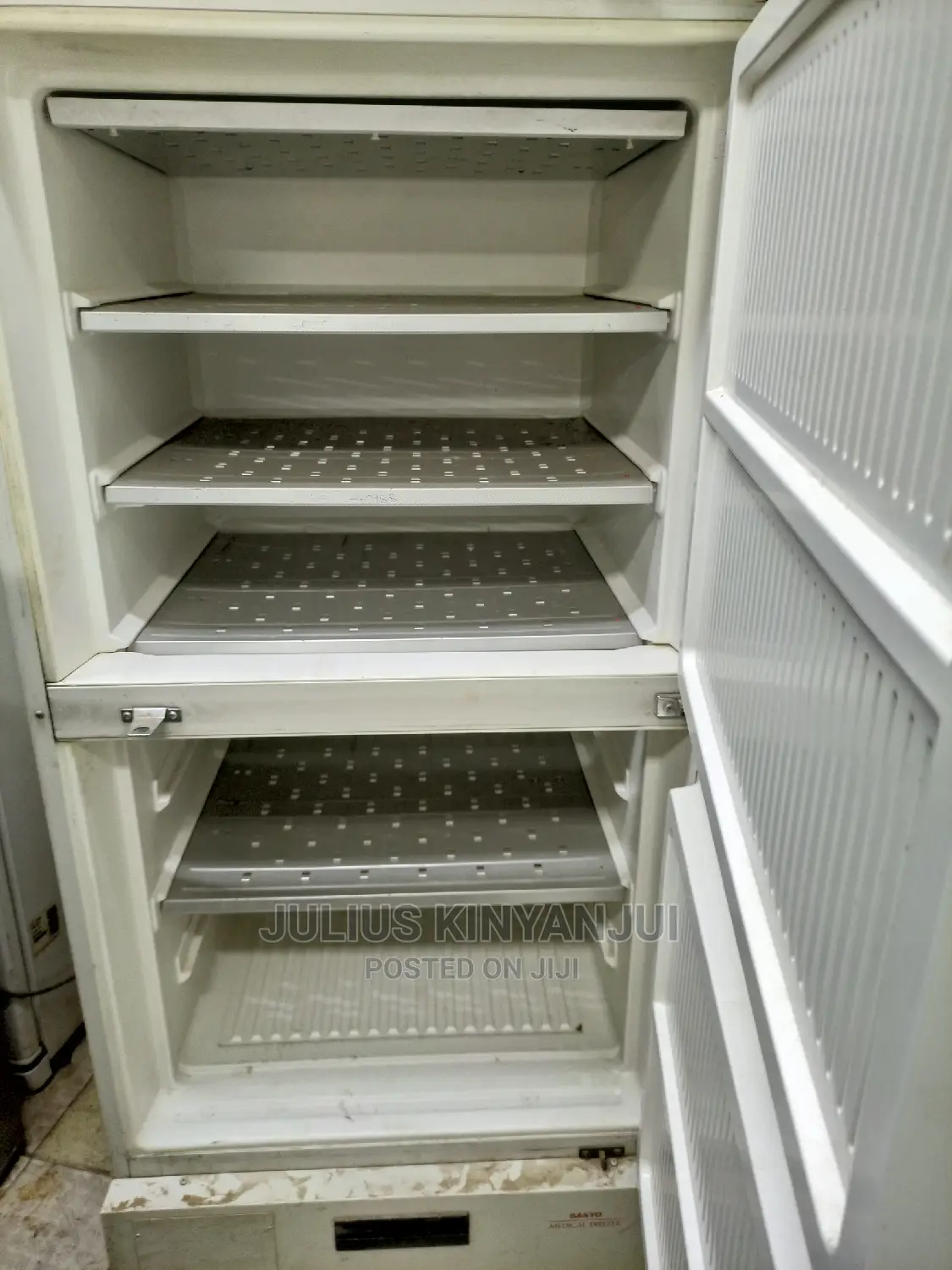 Upright Freezer 600l