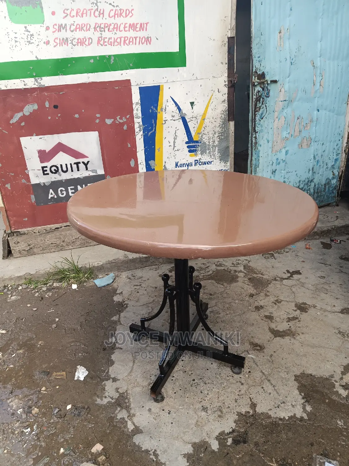 Round Restaurant Table 3ft Diameter.