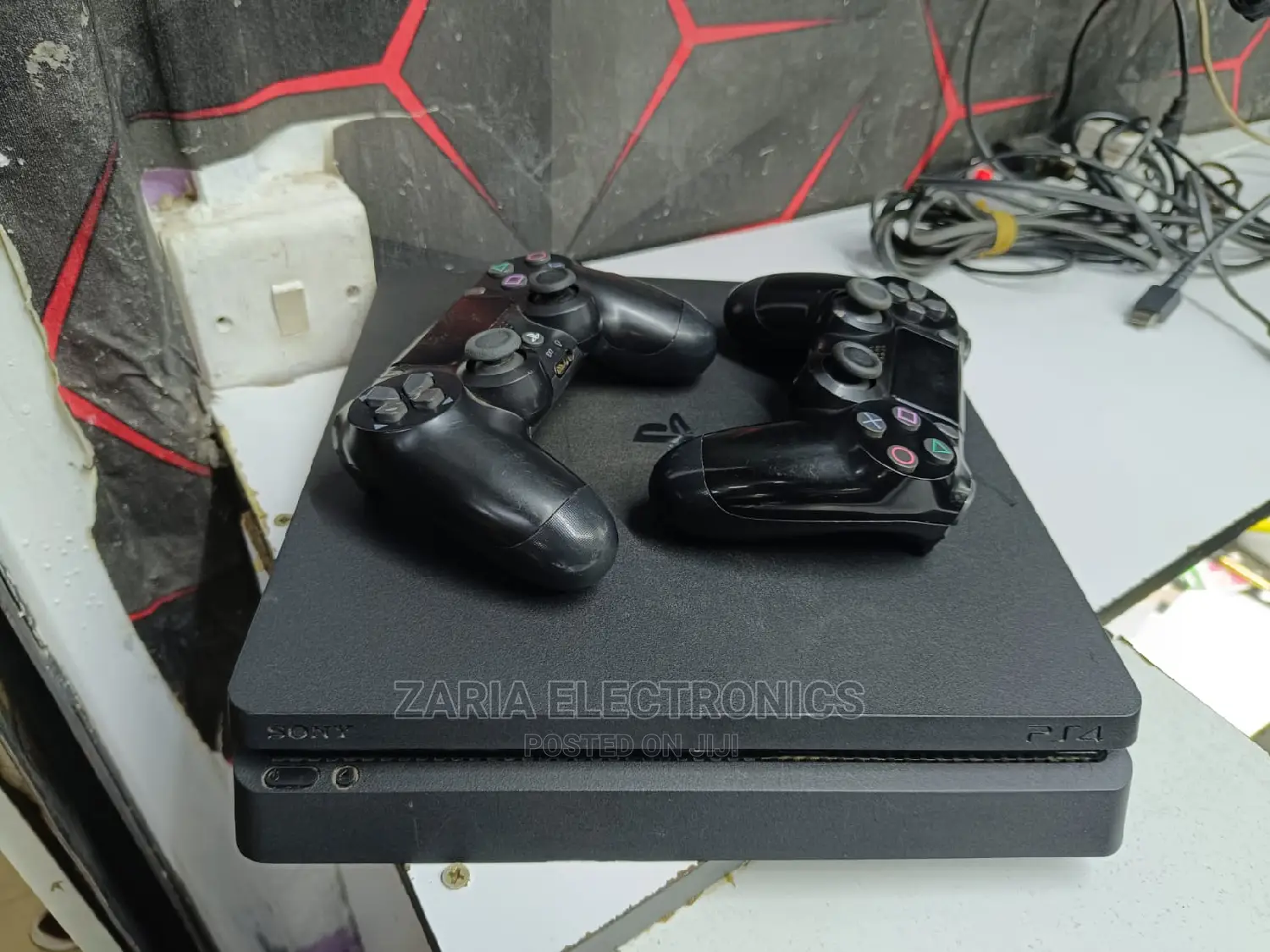Ps4 Slim 500gb ,Pre-,Owned With New Pad
