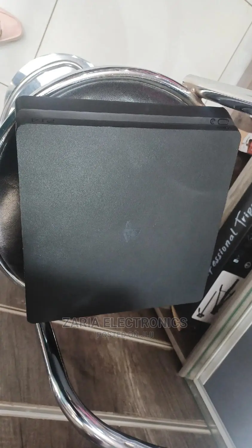 Ps4 Slim 500gb ,Pre-,Owned With New Pad