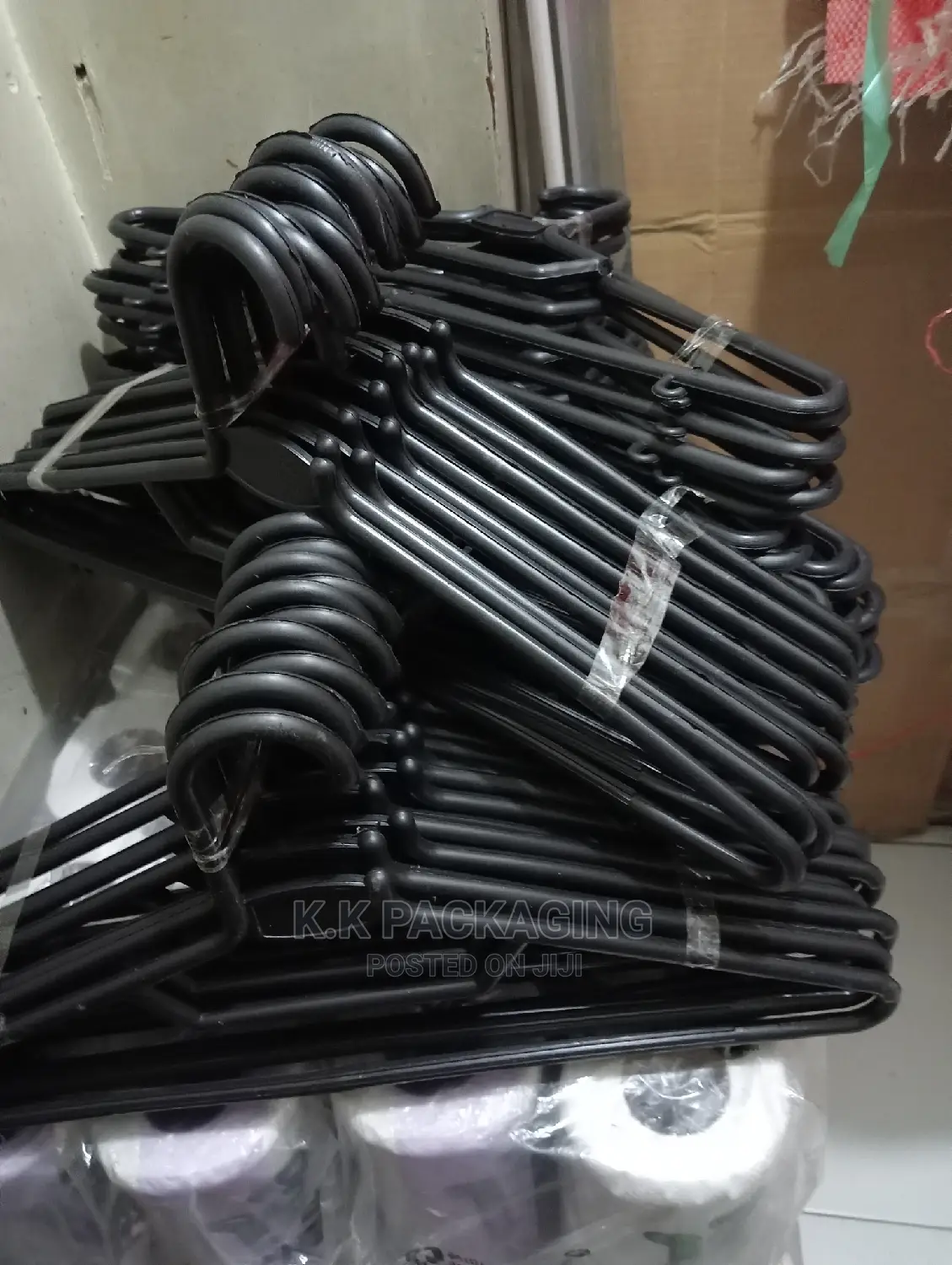 12 PCS Plastic Hangers