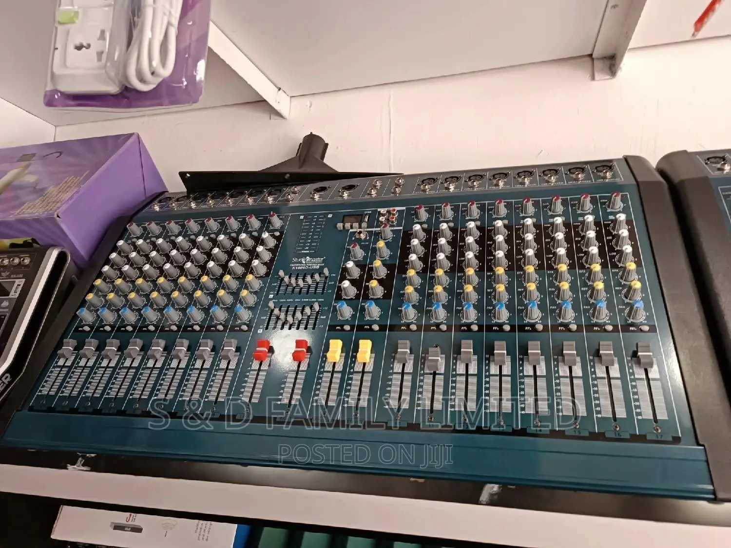 16 Channels Powered Mixer
