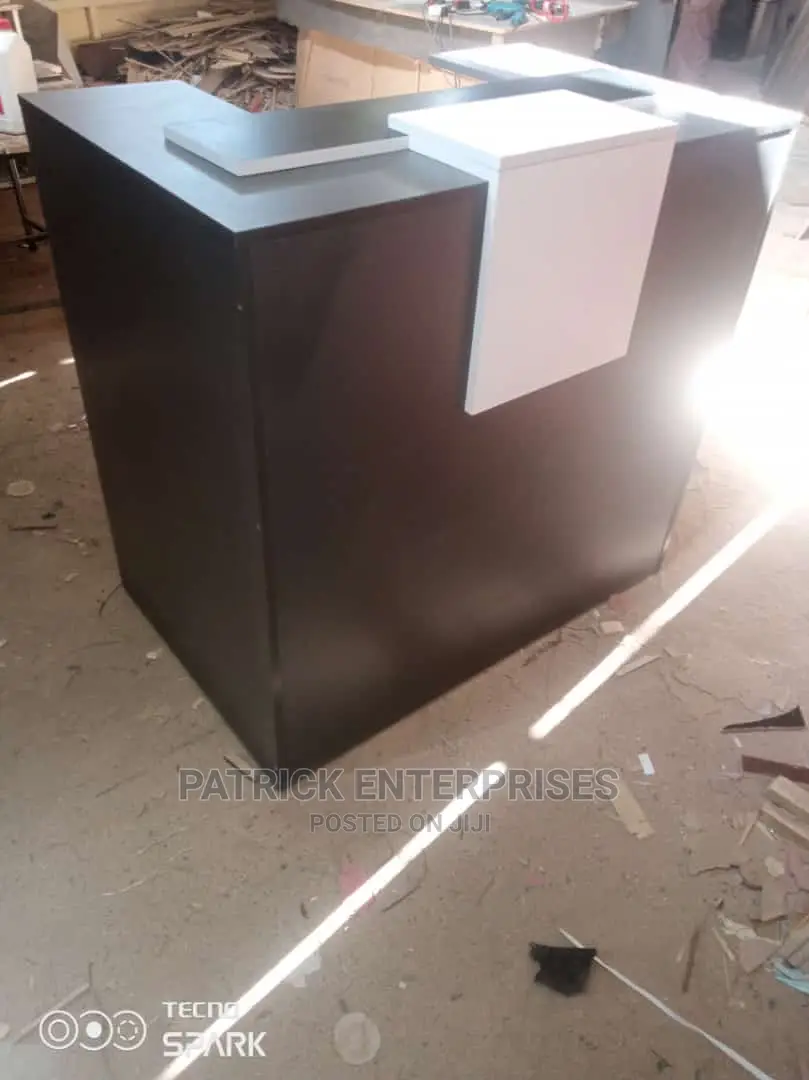 Executive Reception Desk 1.4 MTRS