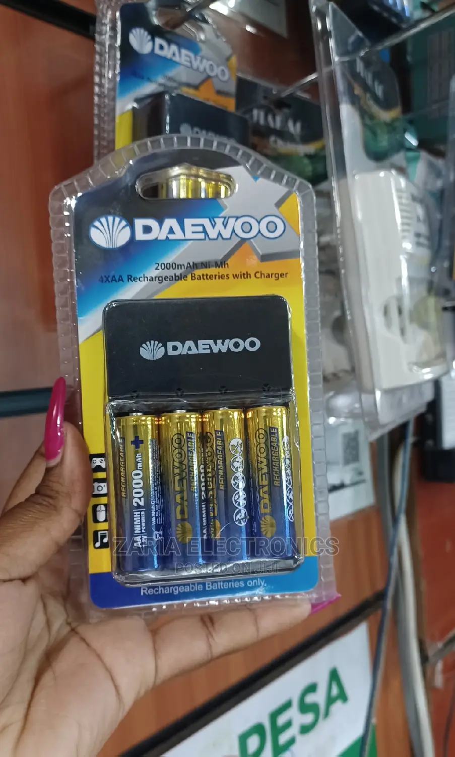 2000mah 4reachageable Batteries +Charger