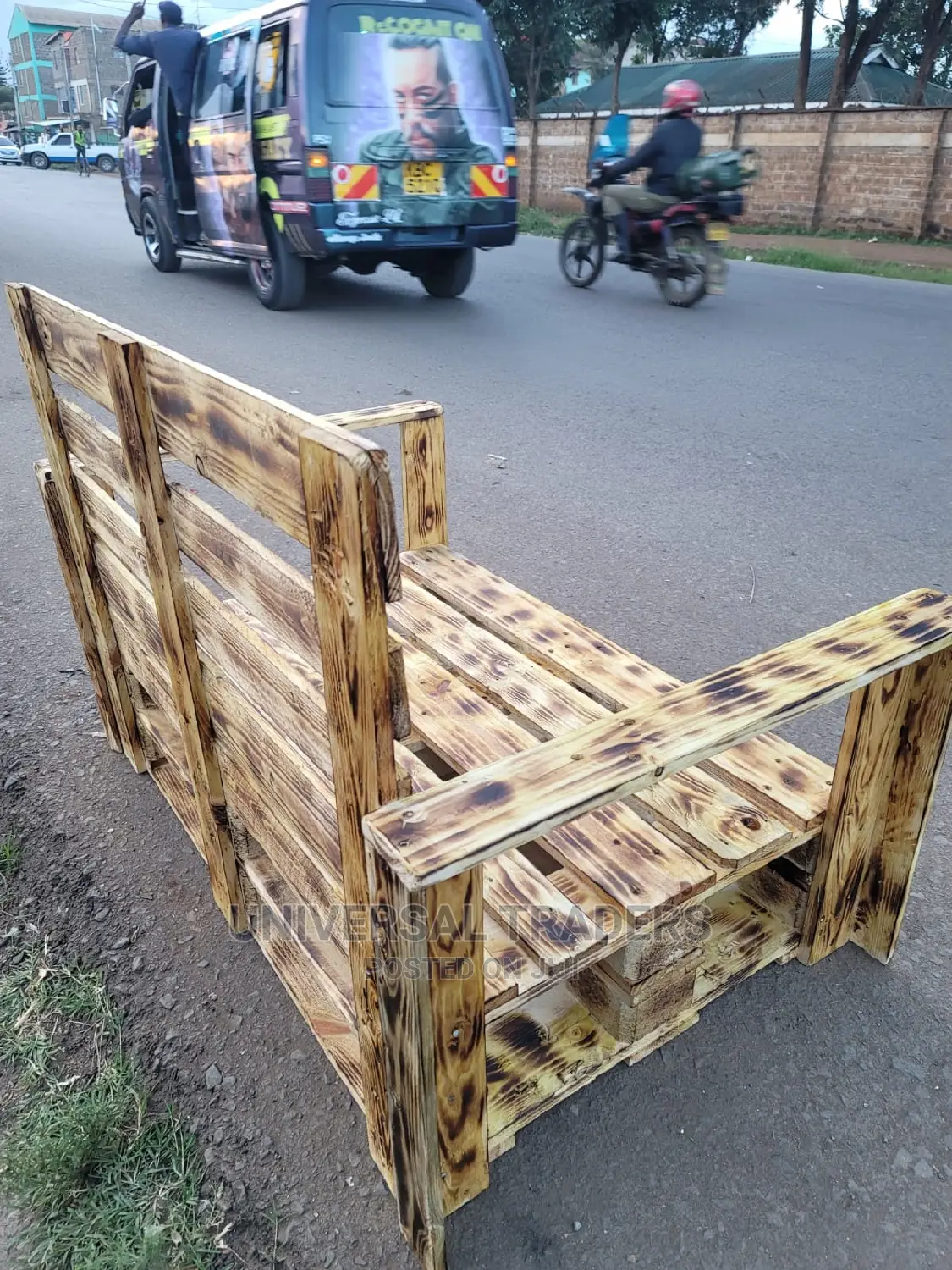 Two Seater Wood Pallet Seat - With Blazed Wooden Patterns