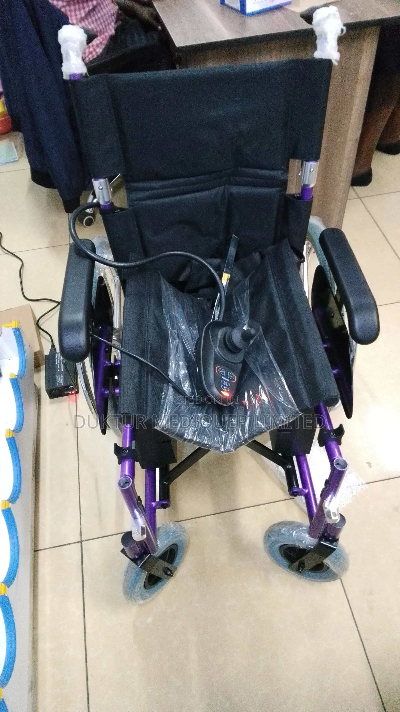 Electric Powered Wheelchair Convertible to Manual