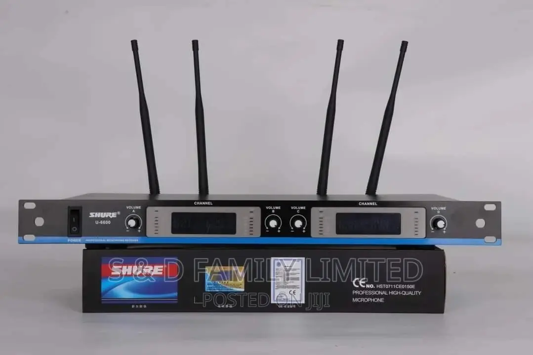 Shure Professional 4 Microphone Wireless System