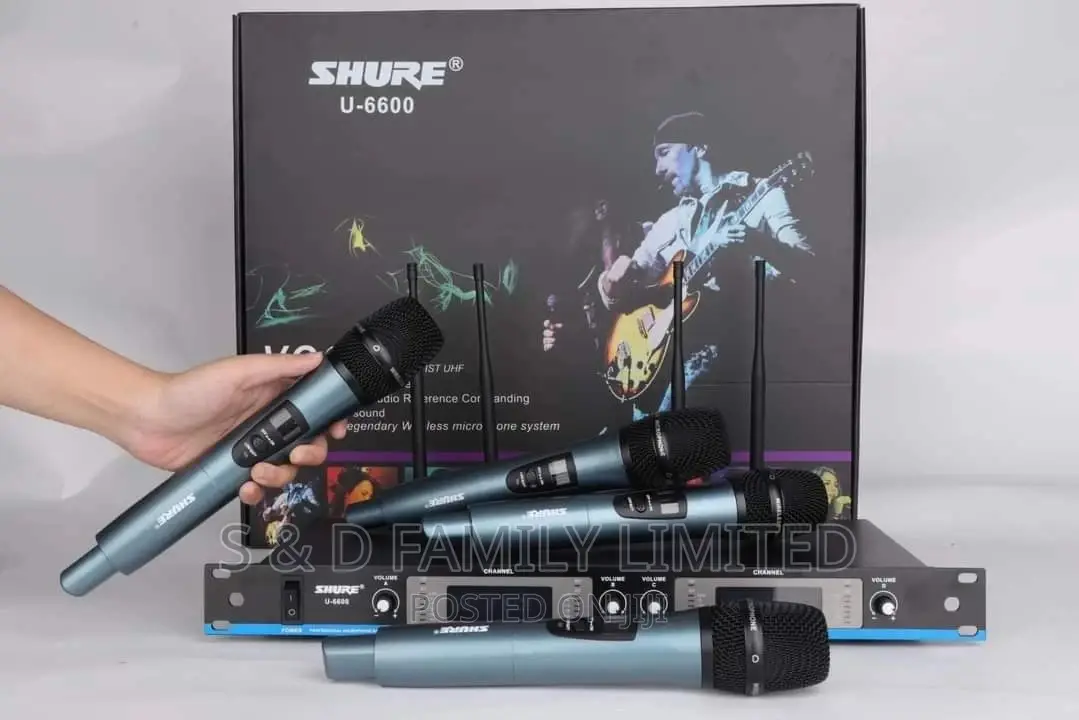Shure Professional 4 Microphone Wireless System