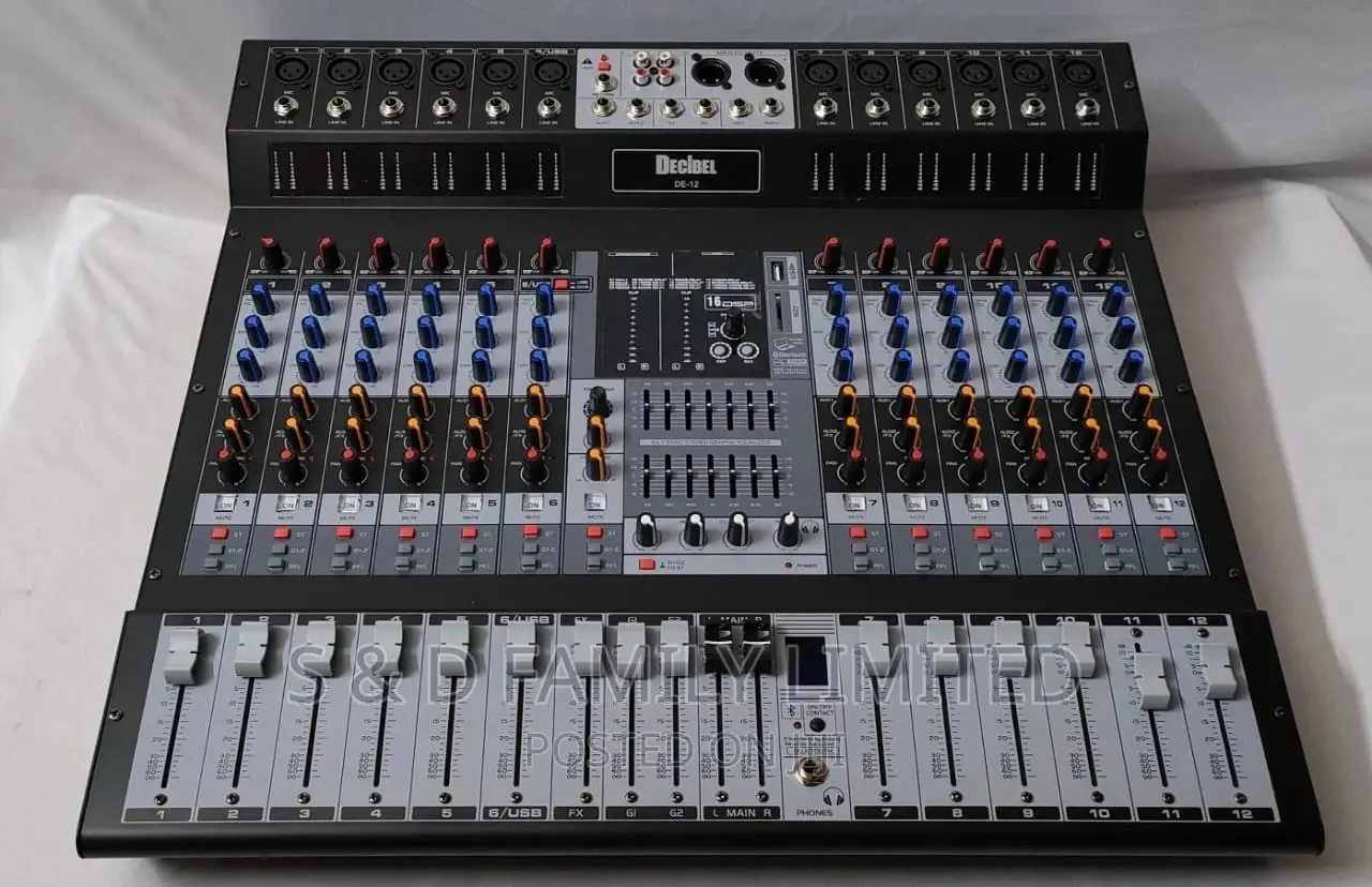 Decibel DE 12 Channels Powered Mixer