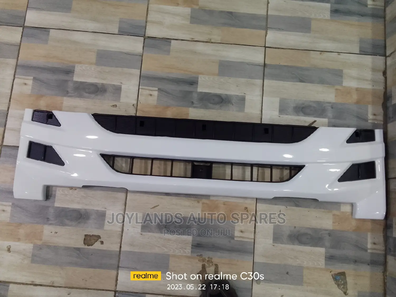 Front Grille NP 700/Isuzu Elf