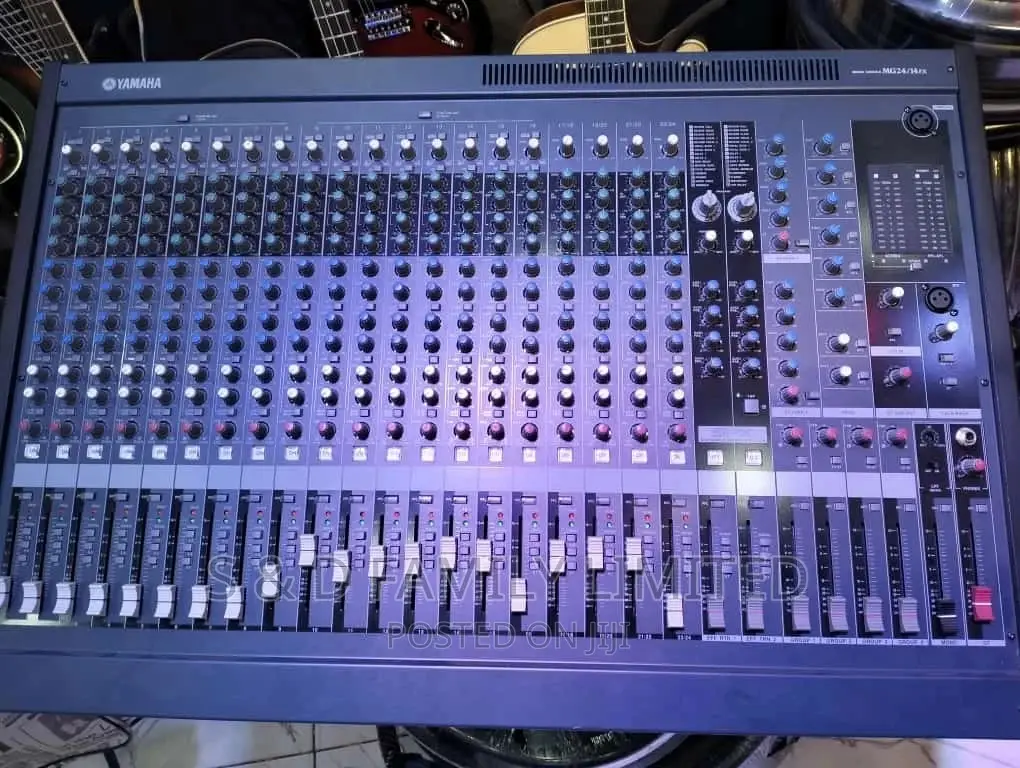 Yamaha 24 Channels MG24/Fx Mixer Console