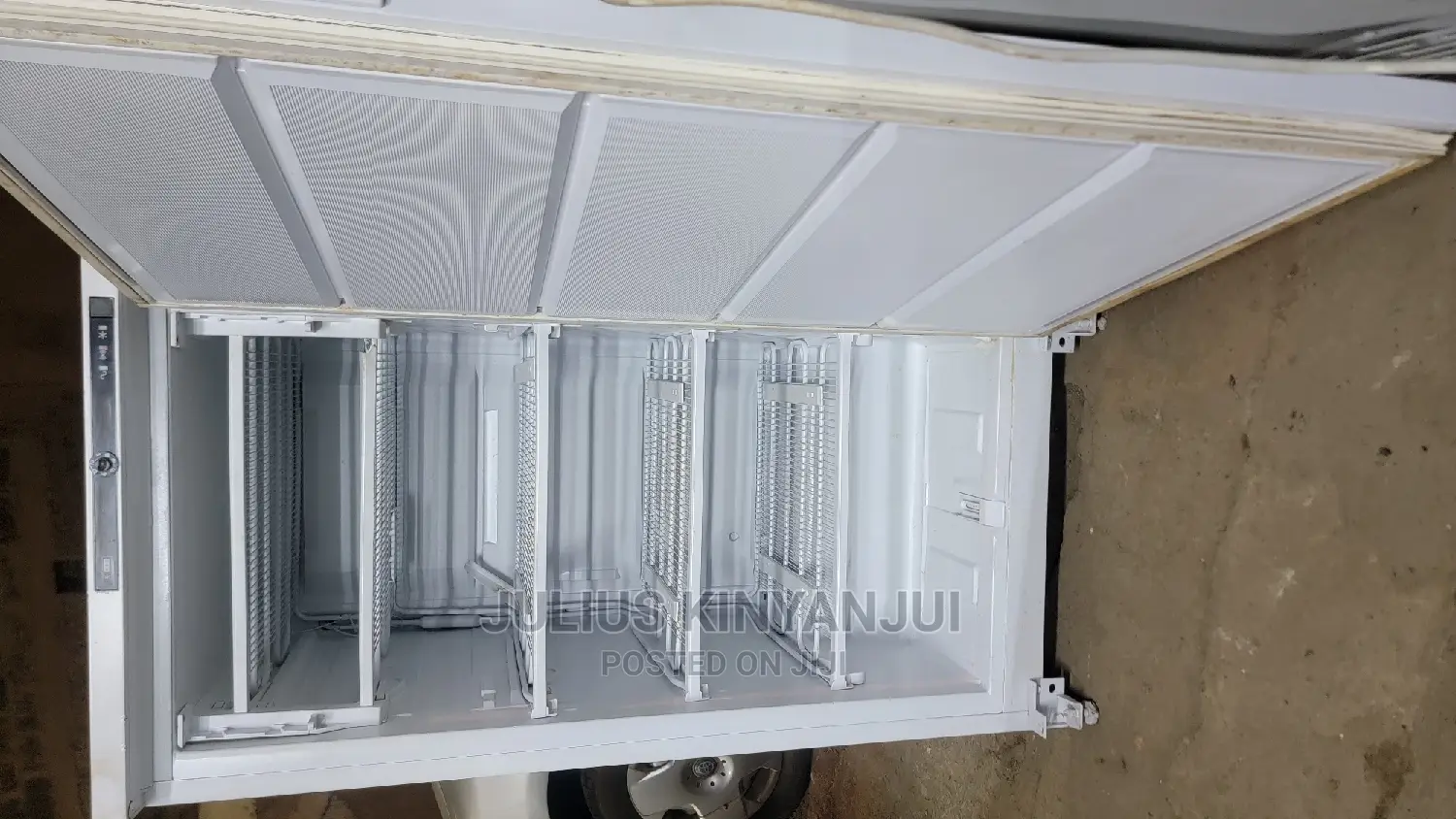 Upright Freezer 200l