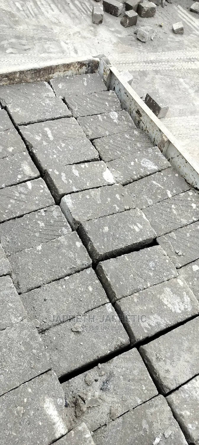 Machine Cut Stones,Grade One,Safi Sana Ya Ndarugo
