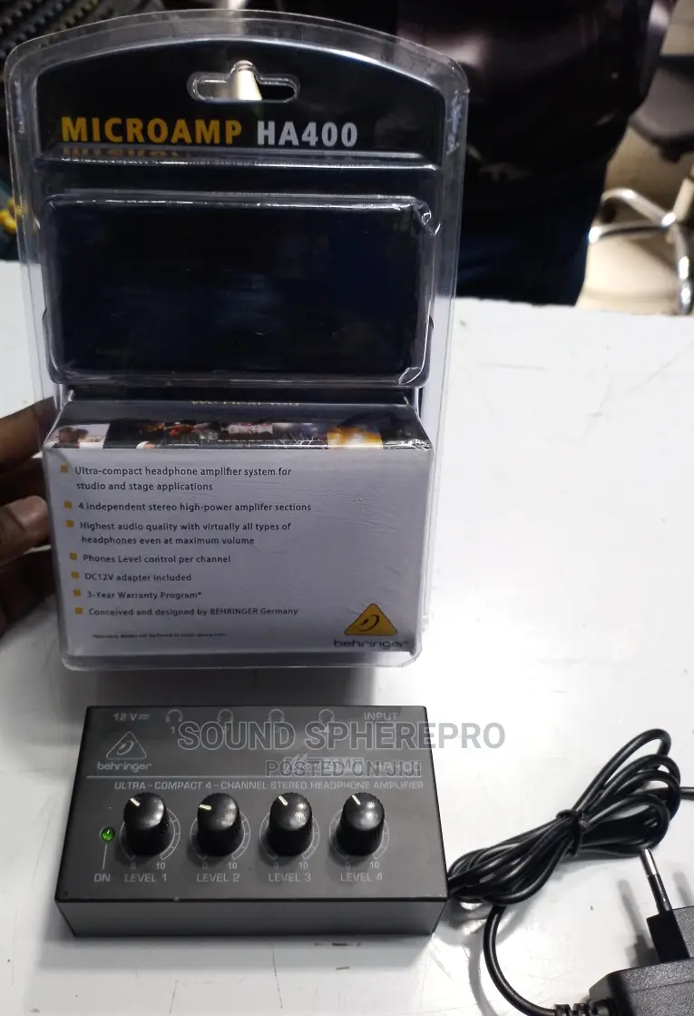 Behringer 4 Channel Headphones Amplifier HA400