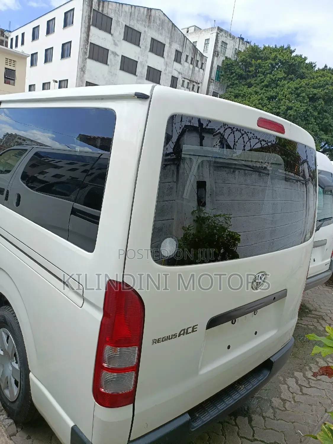 Nissan Caravan (Urvan) 2015 White