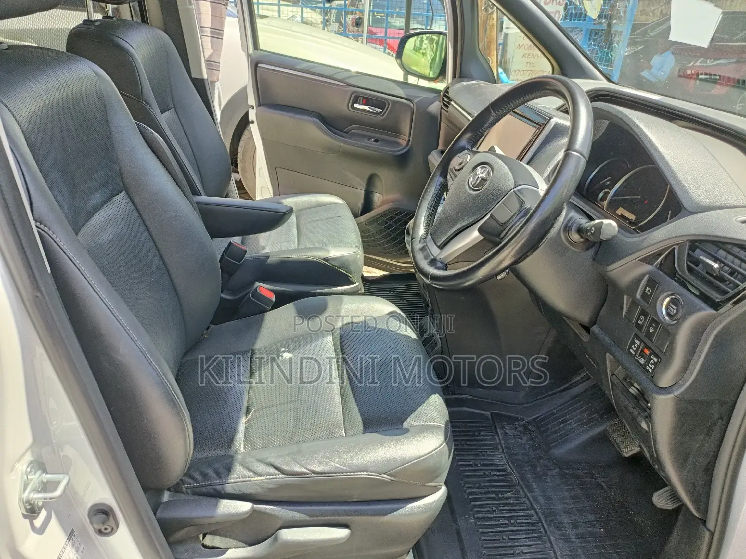 Toyota Esquire 2016 White