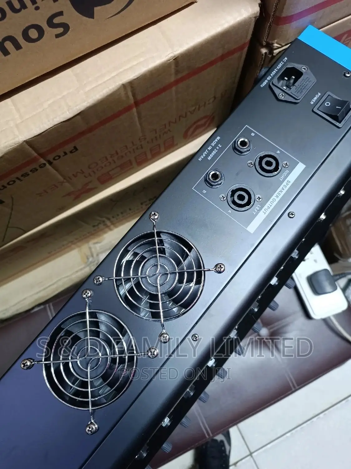 Omax PMX 1608DU Powered Mixer