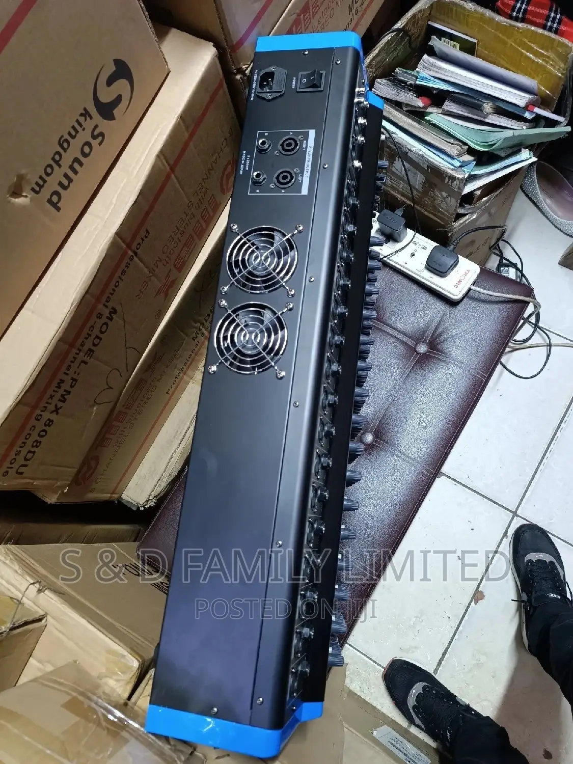 Omax PMX 1608DU Powered Mixer